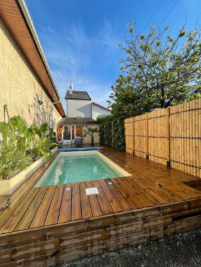 Chambres privées avec piscine partagées et cuisine partagée à 20 minutes de Paris et 40 minutes de disneyland